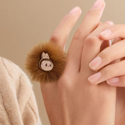 LABUBU Pompon Brauner Ring